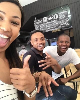 A Kota Kings customer gives the thumbs up to Loyiso and Tankiso